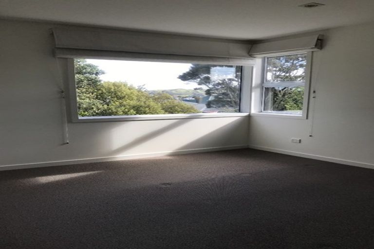 Photo of property in 11b Pinkerton Grove, Newlands, Wellington, 6037