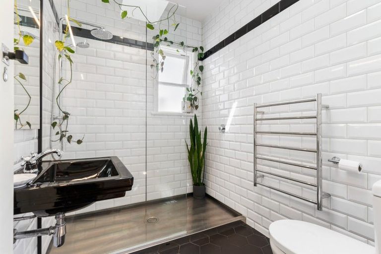 Photo of property in 3/64 Victoria Road, Devonport, Auckland, 0624