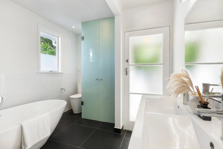 Photo of property in 40 Paragon Avenue, Beach Haven, Auckland, 0626