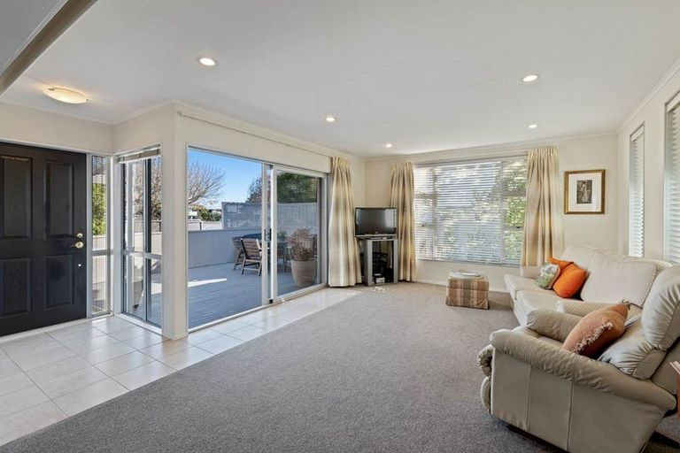 Photo of property in 32 Fielding Crescent, Farm Cove, Auckland, 2012