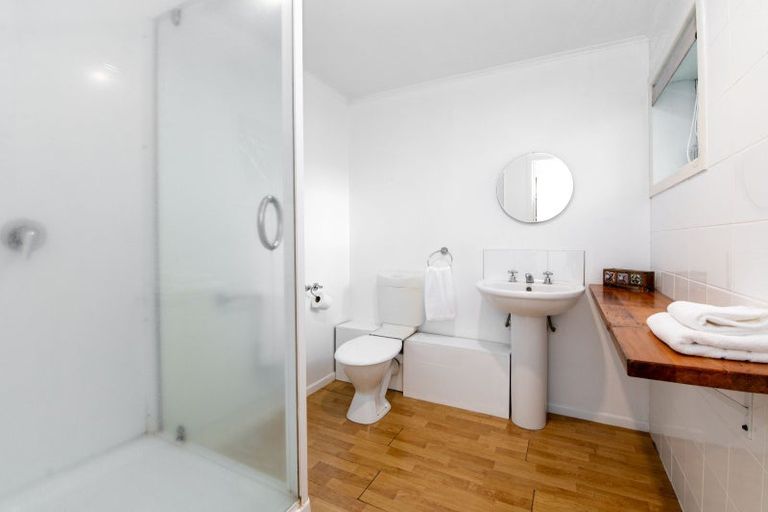 Photo of property in 5 Naera Place, Kawaha Point, Rotorua, 3010