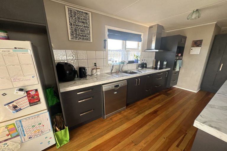Photo of property in 41 Karaka Crescent, Levin, 5510