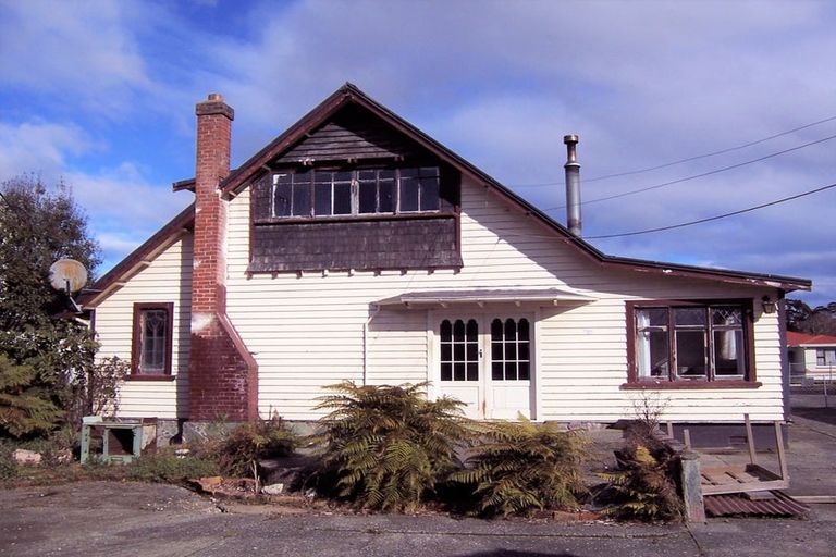 Photo of property in 12 Bridge Street, Tuatapere, 9620