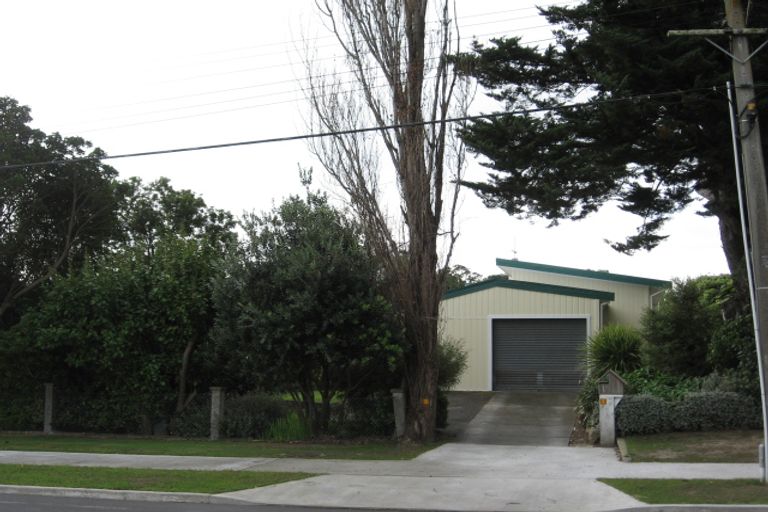 Photo of property in 19 Tararua Street, Paraparaumu, 5032