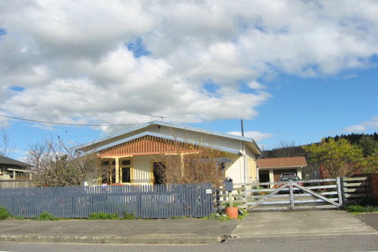 Photo of property in 13 Ruataniwha Street, Waipawa, 4210