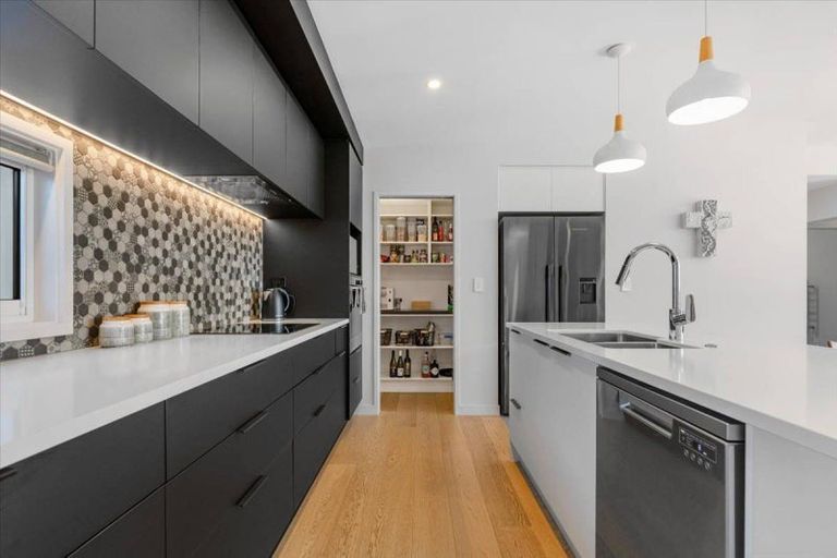 Photo of property in 2 Laing Place, Otumoetai, Tauranga, 3110