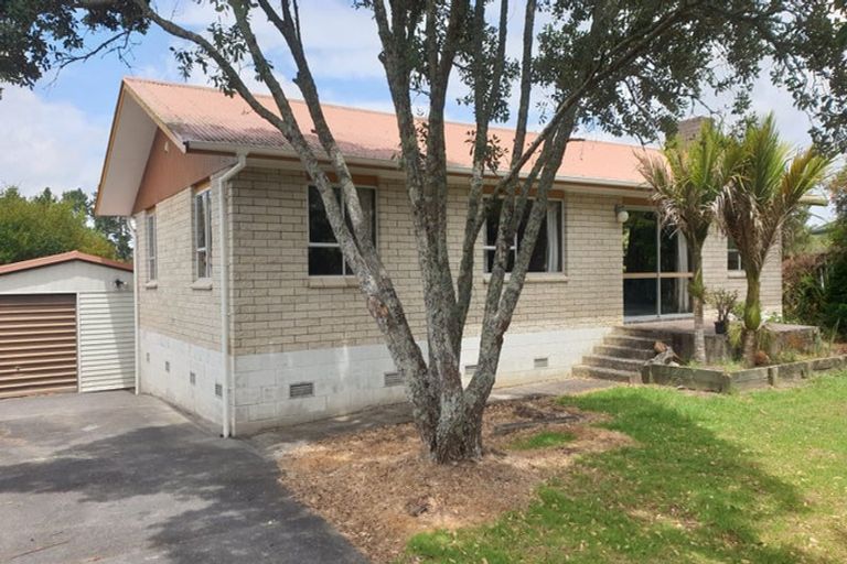 Photo of property in 5 St Catherine Crescent, West Harbour, Auckland, 0618