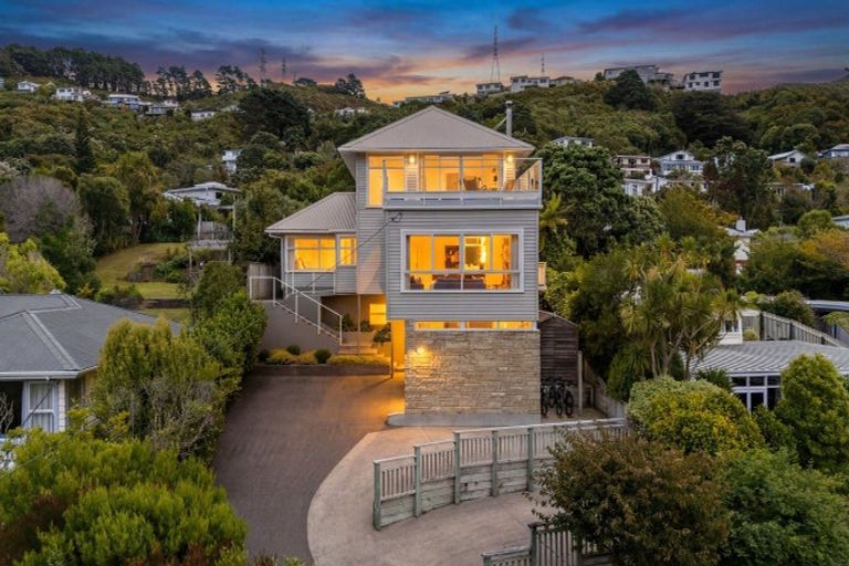 Photo of property in 43 Silverstream Road, Crofton Downs, Wellington, 6035