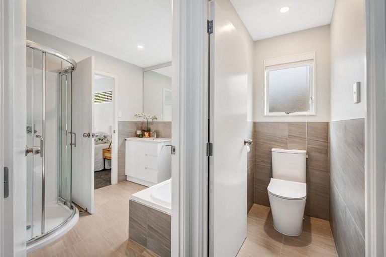 Photo of property in 2/16 Ellice Road, Totara Vale, Auckland, 0629