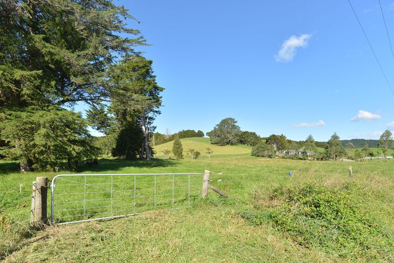 Photo of property in 127 Mcbreen Road, Hikurangi, 0181