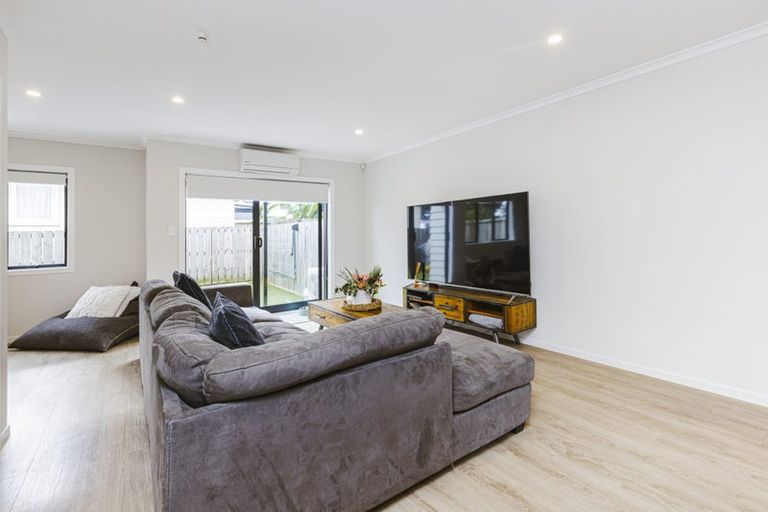 Photo of property in 2/81 Pilkington Road, Panmure, Auckland, 1072