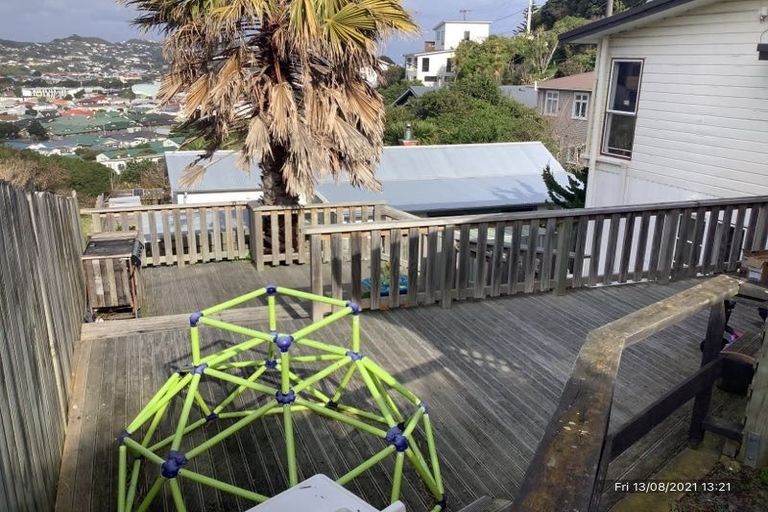 Photo of property in 98a Maupuia Road, Maupuia, Wellington, 6022