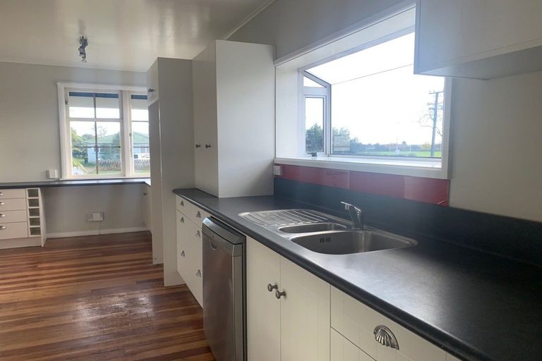 Photo of property in 16 Bartholomew Road, Levin, 5510