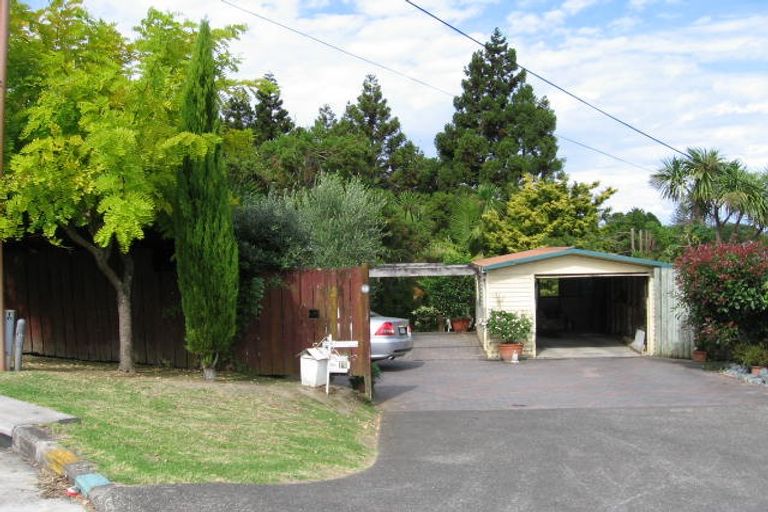 Photo of property in 16 Long Street, Torbay, Auckland, 0630
