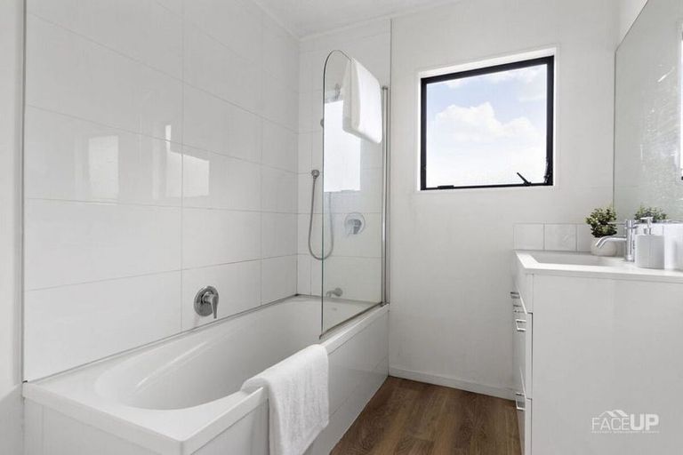 Photo of property in 1/95 Hobsonville Road, West Harbour, Auckland, 0618