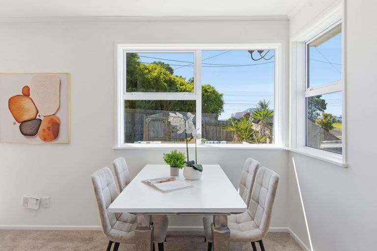 Photo of property in 1/862 East Coast Road, Northcross, Auckland, 0630