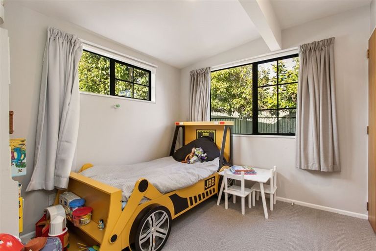 Photo of property in 2/49a Main Road, Redcliffs, Christchurch, 8081