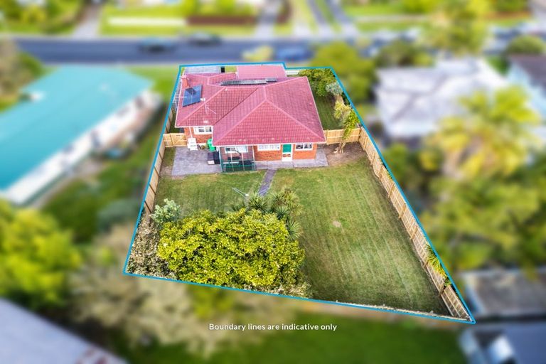 Photo of property in 16 Thornlow Street, Glendene, Auckland, 0602