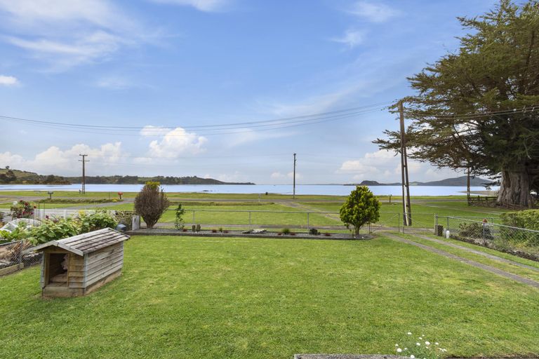 Photo of property in 13 Kawakawa Bay Coast Road, Kawakawa Bay, Papakura, 2585