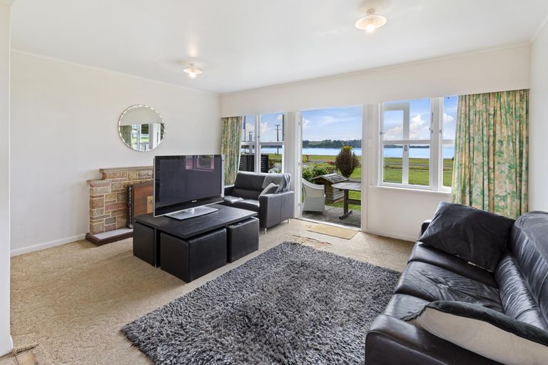 Photo of property in 13 Kawakawa Bay Coast Road, Kawakawa Bay, Papakura, 2585