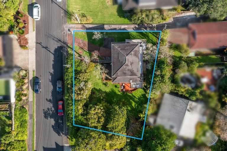 Photo of property in 5 Island Bay Road, Beach Haven, Auckland, 0626