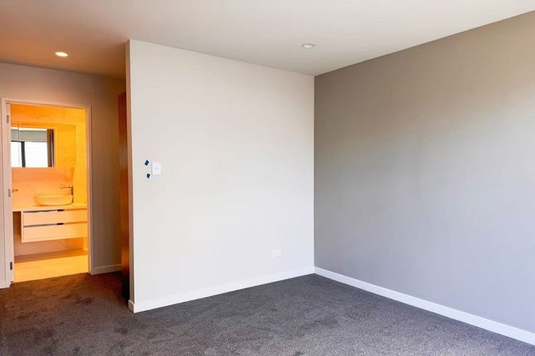 Photo of property in 95d Oreil Avenue, West Harbour, Auckland, 0618