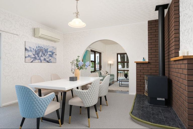 Photo of property in 35d Edmonton Road, Henderson, Auckland, 0612