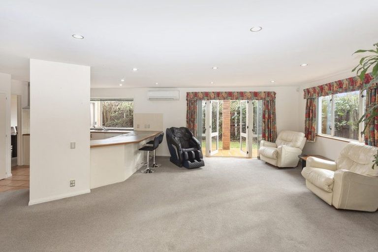 Photo of property in 94 Memorial Avenue, Ilam, Christchurch, 8053