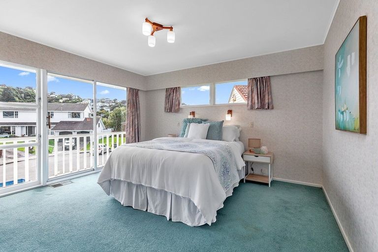 Photo of property in 30 Westview Grove, Miramar, Wellington, 6022