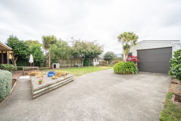 Photo of property in 19 Kingswood Street, Takaro, Palmerston North, 4412
