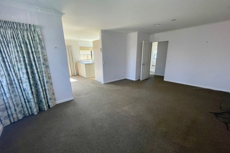 Photo of property in 8 Ian Peter Way, Otaki, 5512