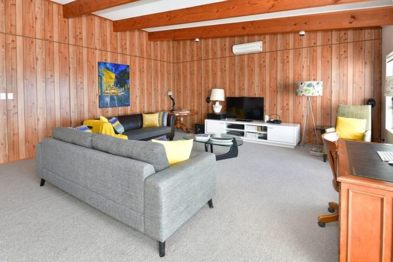 Photo of property in 98 Vipond Road, Stanmore Bay, Whangaparaoa, 0932