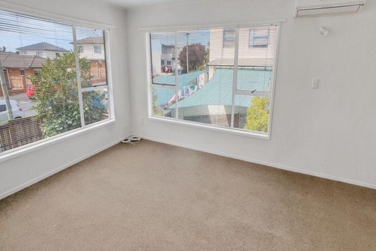 Photo of property in 4 Heaphy Street, Blockhouse Bay, Auckland, 0600