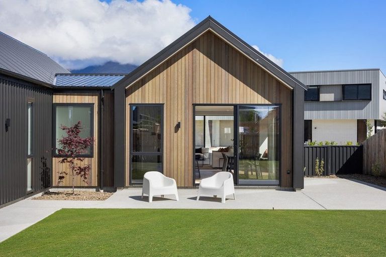 Photo of property in 14 Rubus Street, Wanaka, 9382