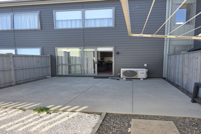 Photo of property in 14 Rauriki Lane, Rosehill, Papakura, 2113