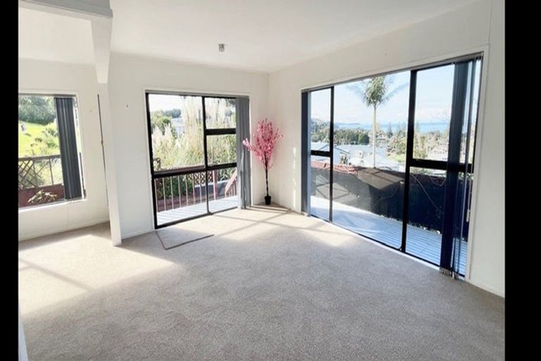 Photo of property in 11a Orewa Heights Crescent, Orewa, 0931