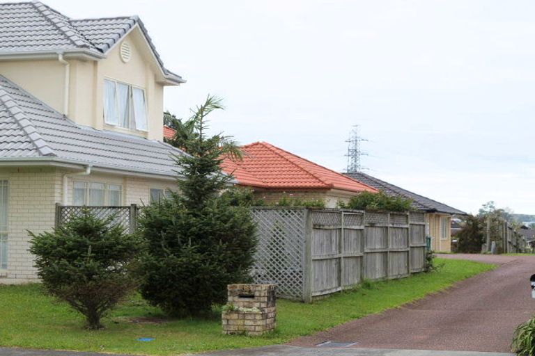 Photo of property in 36 Corta Bella Place, Golflands, Auckland, 2013