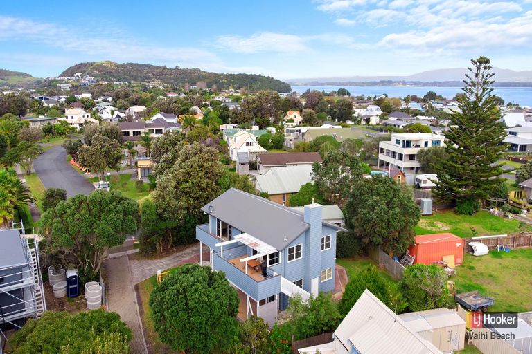 Photo of property in 19 Wakanoi Place, Bowentown, Waihi Beach, 3177
