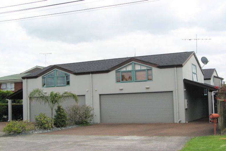 Photo of property in 2/92 Tindalls Bay Road, Tindalls Beach, Whangaparaoa, 0930