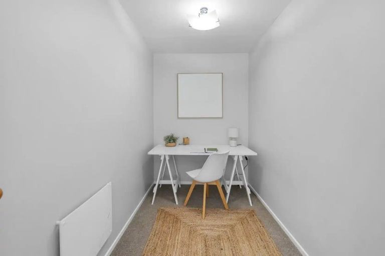 Photo of property in 11 Hawkhurst Road, Lyttelton, 8082