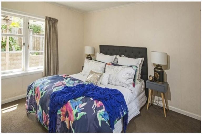 Photo of property in 3/11 Glenfern Road, Mellons Bay, Auckland, 2014