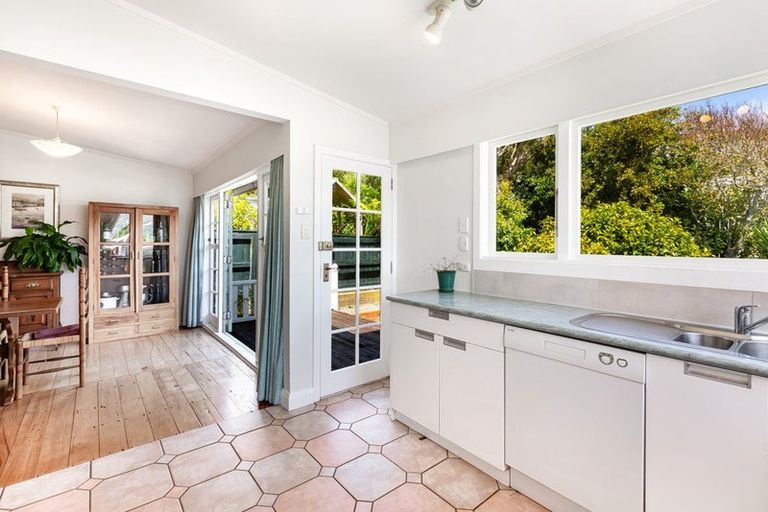 Photo of property in 98 Campbell Street, Karori, Wellington, 6012