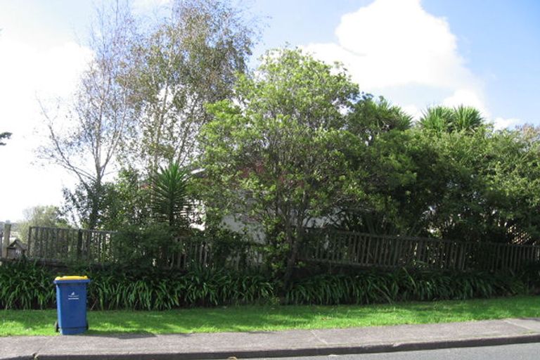 Photo of property in 11 Beauchamp Drive, Massey, Auckland, 0614