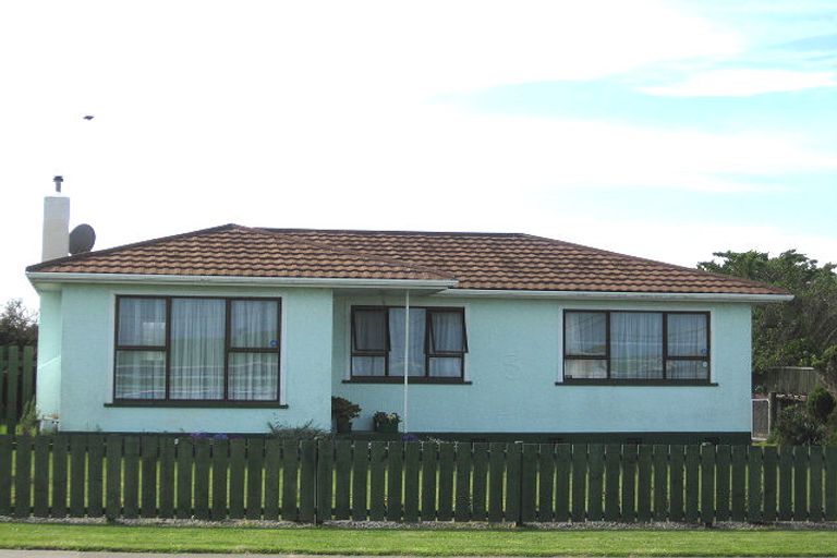Photo of property in 98 Hinau Street, Castlecliff, Whanganui, 4501