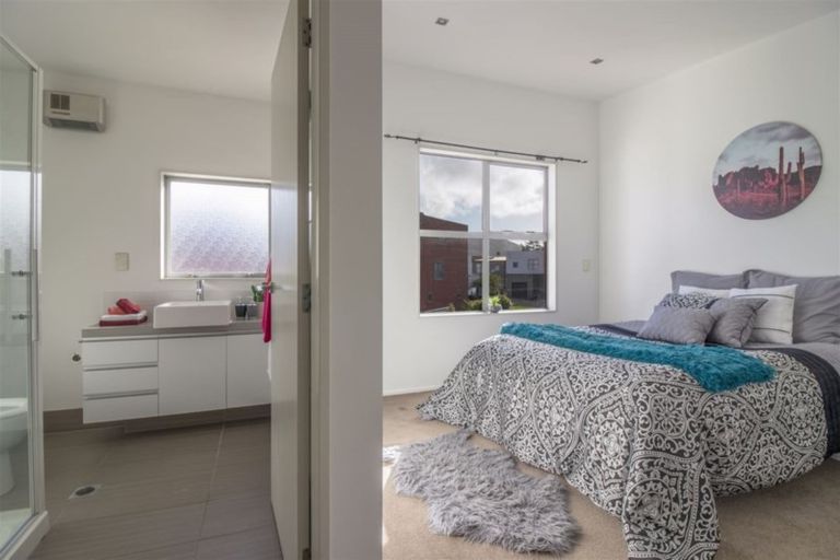 Photo of property in 49 Saddleback Grove, Karori, Wellington, 6012