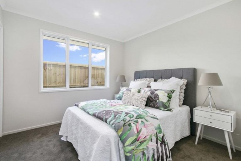 Photo of property in 8 Waituarua Drive, Takanini, 2112