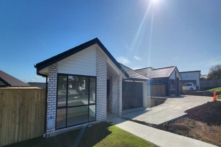 Photo of property in 49a Mclarin Road, Glenbrook, 2681