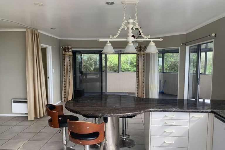 Photo of property in 2/19 Martin Crescent, Northcote, Auckland, 0627