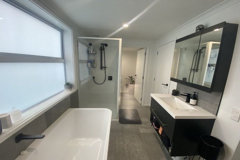 Photo of property in 197 Seaview Road, Westown, New Plymouth, 4310