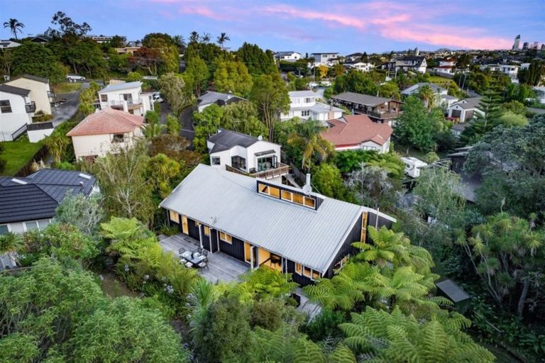 Photo of property in 70 Heathcote Road, Castor Bay, Auckland, 0620